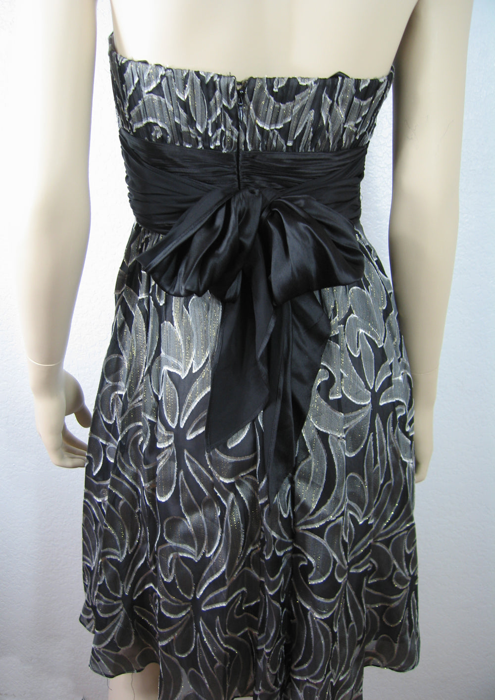BCBG Maxazria Silk Sheer Grey Glitter Paisleys Novelty Dress Size 2