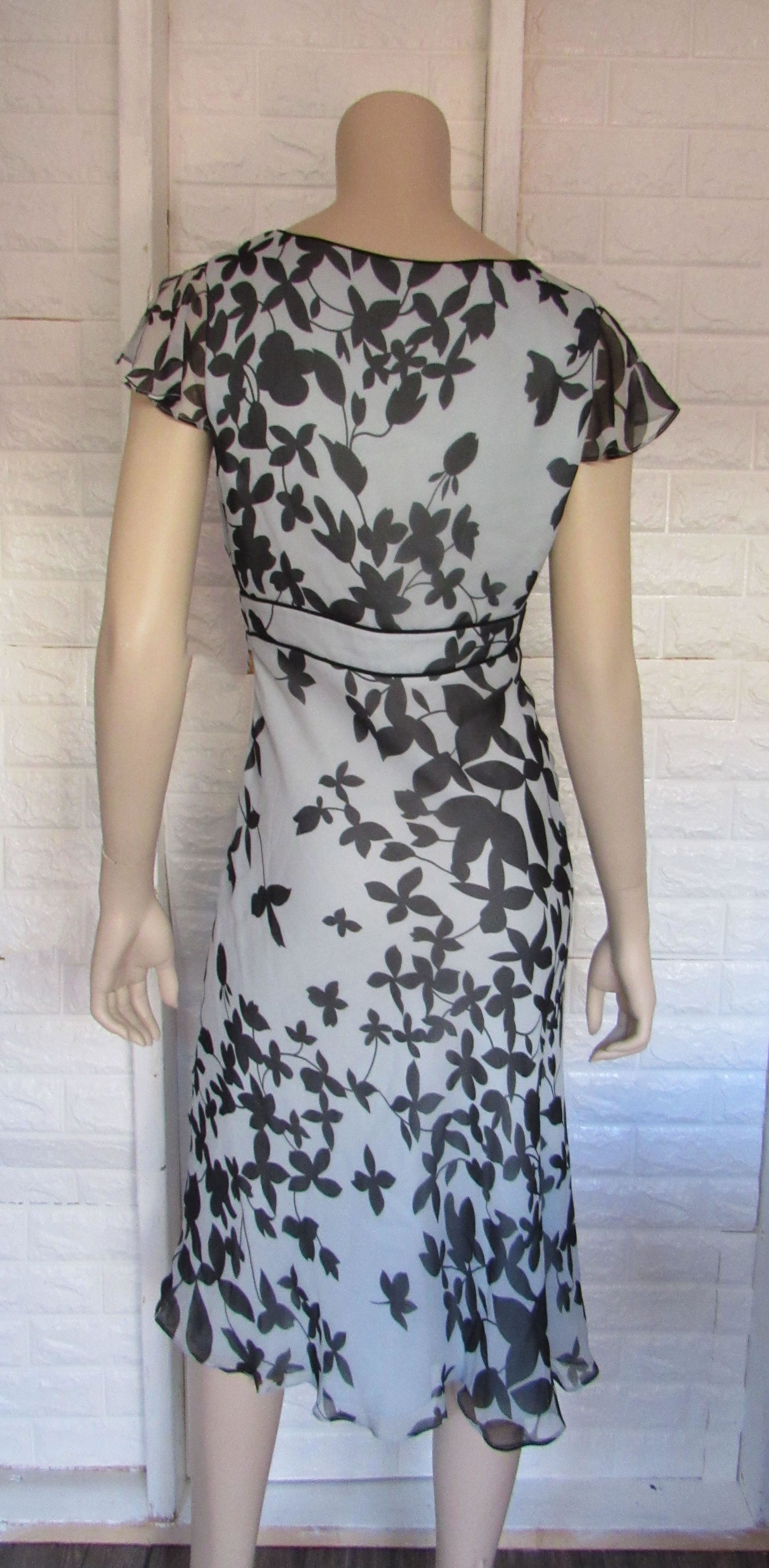 BCBGMAXZARIA V Neck Floral Silky Midi Dress