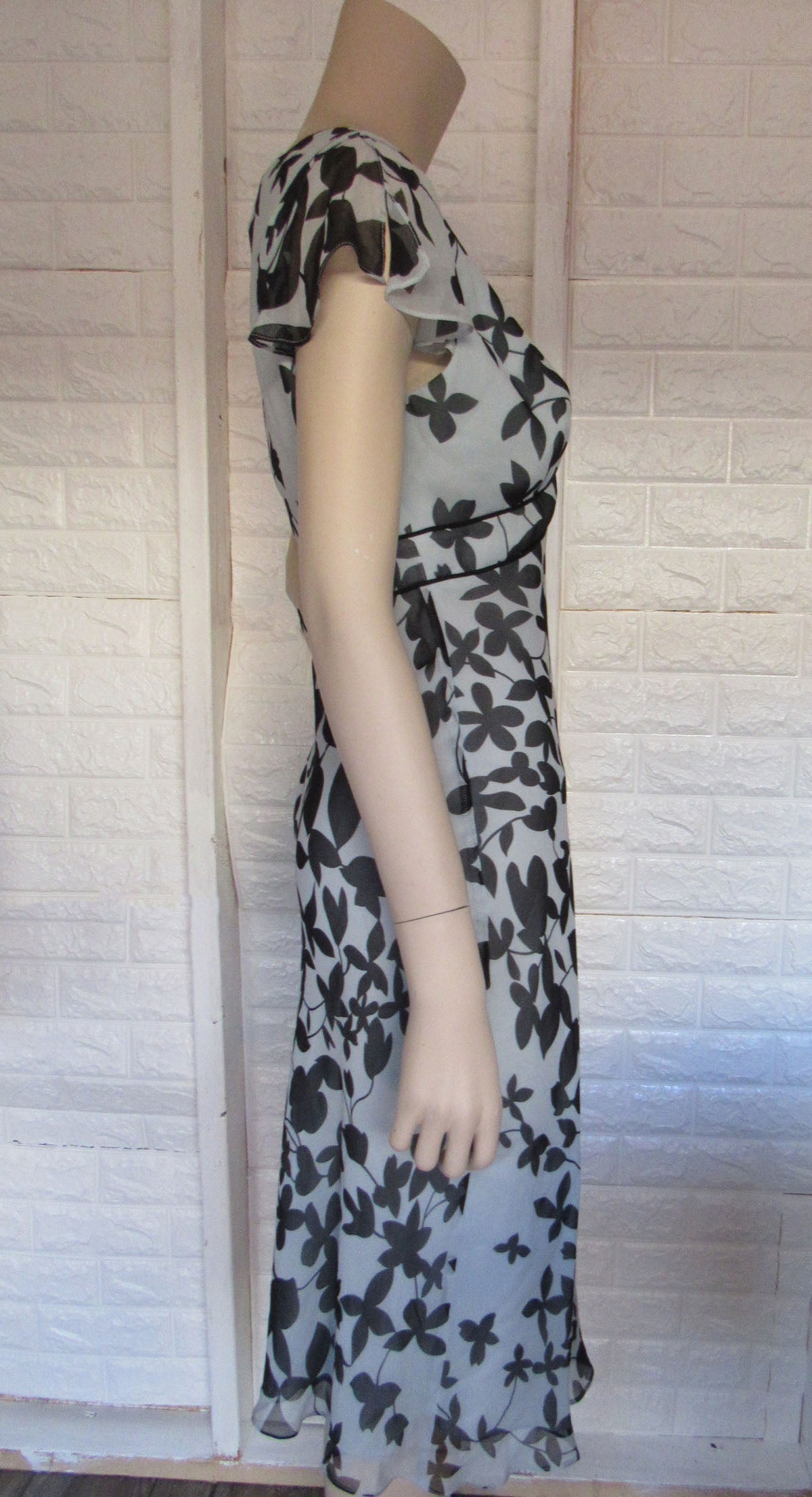 BCBGMAXZARIA V Neck Floral Silky Midi Dress